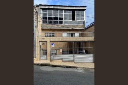 Casa à venda com 327m², 3 quartos e 1 vaga Casa à venda com 327m², 3 quartos e 1 vagaFachada + Placa