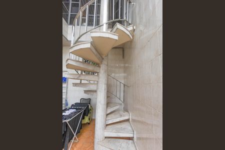 Casa à venda com 327m², 3 quartos e 1 vaga Casa à venda com 327m², 3 quartos e 1 vagaEscada para salão