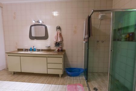 Casa à venda com 327m², 3 quartos e 1 vaga Casa à venda com 327m², 3 quartos e 1 vagaBanheiro da suíte 1