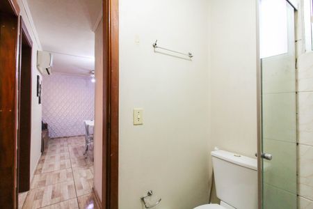 Banheiro de apartamento à venda com 2 quartos, 38m² em Olaria, Canoas