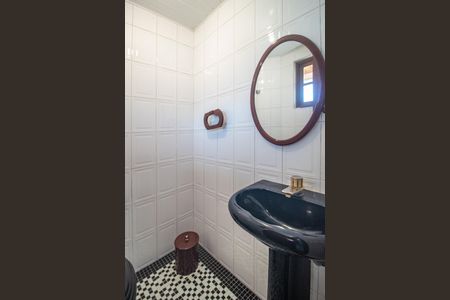 Casa de condomínio para alugar com 350m², 3 quartos e 2 vagasLavabo