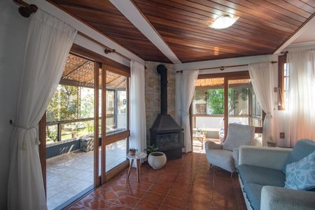 Casa de condomínio para alugar com 350m², 3 quartos e 2 vagasSala