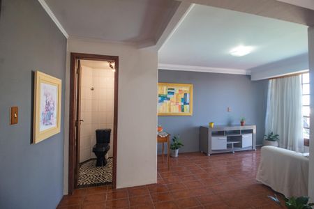 Casa de condomínio para alugar com 350m², 3 quartos e 2 vagasSala