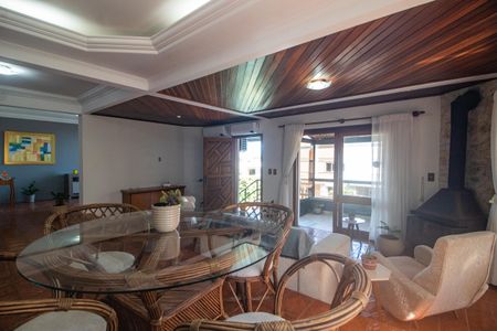 Casa de condomínio para alugar com 350m², 3 quartos e 2 vagasSala