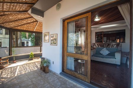 Casa de condomínio para alugar com 350m², 3 quartos e 2 vagasVaranda