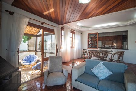 Casa de condomínio para alugar com 350m², 3 quartos e 2 vagasSala