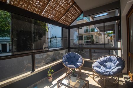 Casa de condomínio para alugar com 350m², 3 quartos e 2 vagasVaranda