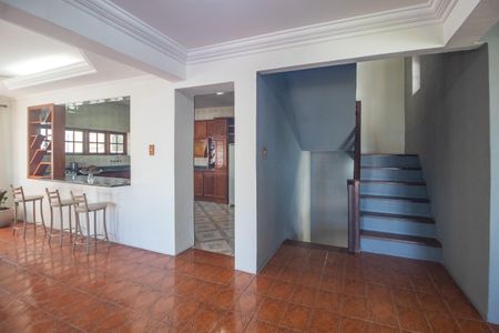 Casa de condomínio para alugar com 350m², 3 quartos e 2 vagasSala