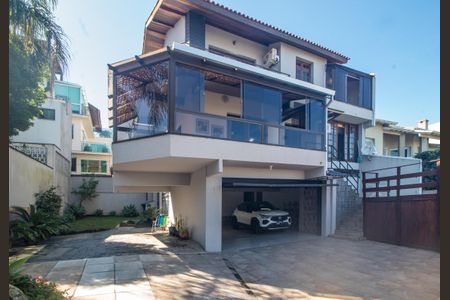 Casa de condomínio para alugar com 350m², 3 quartos e 2 vagasFachada