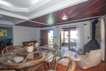 Casa de condomínio para alugar com 350m², 3 quartos e 2 vagasSala