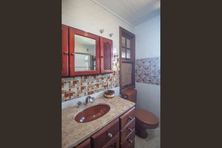 Casa de condomínio para alugar com 350m², 3 quartos e 2 vagasBanheiro da Suíte