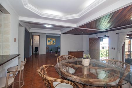 Casa de condomínio para alugar com 350m², 3 quartos e 2 vagasSala