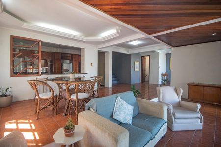 Casa de condomínio para alugar com 350m², 3 quartos e 2 vagasSala