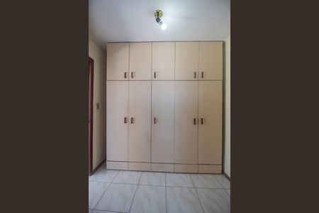 Casa de condomínio para alugar com 350m², 3 quartos e 2 vagasCloset