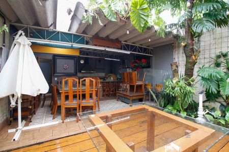 Casa para alugar com 180m², 3 quartos e 2 vagas Casa para alugar com 180m², 3 quartos e 2 vagasChurrasqueira