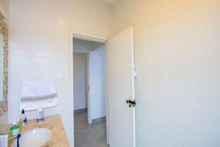 Apartamento à venda com 230m², 3 quartos e 1 vaga Apartamento à venda com 230m², 3 quartos e 1 vagaBanheiro da Suíte