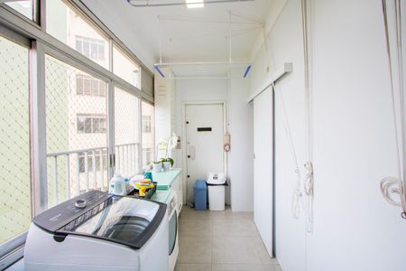 Apartamento à venda com 230m², 3 quartos e 1 vaga Apartamento à venda com 230m², 3 quartos e 1 vagaÁrea de serviço