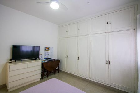 Apartamento à venda com 230m², 3 quartos e 1 vaga Apartamento à venda com 230m², 3 quartos e 1 vaga Suíte