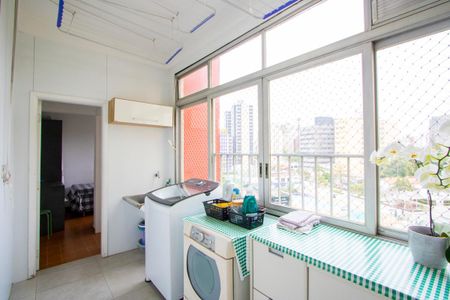 Apartamento à venda com 230m², 3 quartos e 1 vaga Apartamento à venda com 230m², 3 quartos e 1 vagaÁrea de serviço