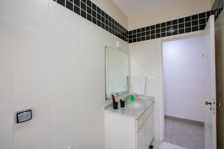 Apartamento à venda com 230m², 3 quartos e 1 vaga Apartamento à venda com 230m², 3 quartos e 1 vagaBanheiro social