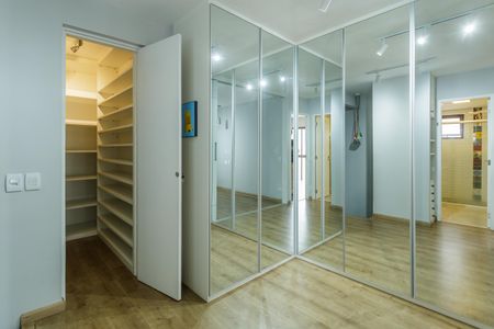 Apartamento à venda com 80m², 2 quartos e 1 vagaCloset Quarto 2