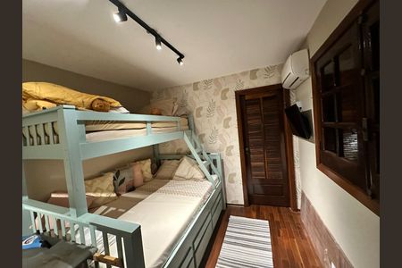 Casa à venda com 340m², 4 quartos e 4 vagas Casa à venda com 340m², 4 quartos e 4 vagasSuíte 4