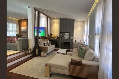 Casa à venda com 340m², 4 quartos e 4 vagas Casa à venda com 340m², 4 quartos e 4 vagasSala