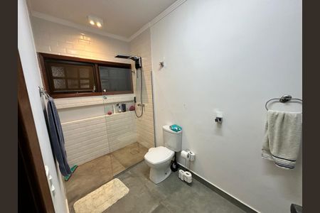 Casa à venda com 340m², 4 quartos e 4 vagas Casa à venda com 340m², 4 quartos e 4 vagasBanheiro da suíte 1