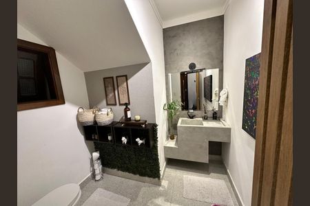 Casa à venda com 340m², 4 quartos e 4 vagas Casa à venda com 340m², 4 quartos e 4 vagasLavabo