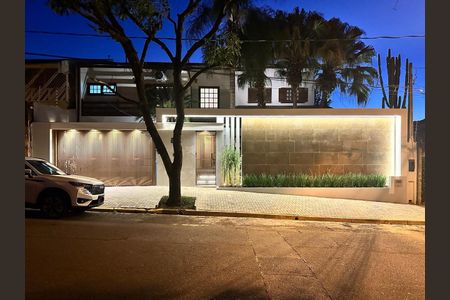 Casa à venda com 340m², 4 quartos e 4 vagas Casa à venda com 340m², 4 quartos e 4 vagasFachada