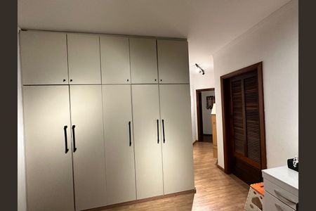 Casa à venda com 340m², 4 quartos e 4 vagas Casa à venda com 340m², 4 quartos e 4 vagasSuíte 2