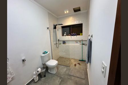 Casa à venda com 340m², 4 quartos e 4 vagas Casa à venda com 340m², 4 quartos e 4 vagasBanheiro da suíte 2