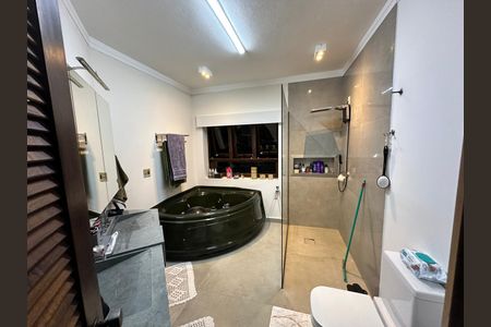 Casa à venda com 340m², 4 quartos e 4 vagas Casa à venda com 340m², 4 quartos e 4 vagasBanheiro da suíte 3