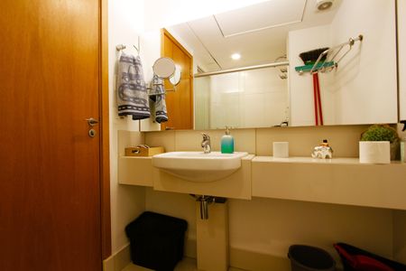 Banheiro de kitnet/studio à venda com 1 quarto, 21m² em Cidade Jardim, Belo Horizonte