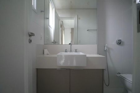 Apartamento para alugar com 174m², 3 quartos e 2 vagas Apartamento para alugar com 174m², 3 quartos e 2 vagasBanheiro Suíte 1