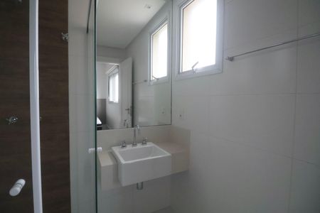 Apartamento para alugar com 174m², 3 quartos e 2 vagas Apartamento para alugar com 174m², 3 quartos e 2 vagasBanheiro Suíte 2
