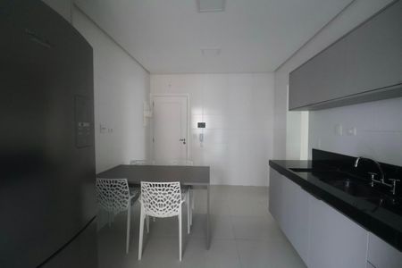 Apartamento para alugar com 174m², 3 quartos e 2 vagas Apartamento para alugar com 174m², 3 quartos e 2 vagasCozinha