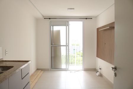 Sala e Cozinha Integrada de apartamento à venda com 2 quartos, 33m² em Parque Industrial Tomas Edson, São Paulo