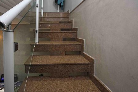 Casa à venda com 400m², 3 quartos e 2 vagasEscada