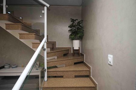 Casa à venda com 400m², 3 quartos e 2 vagasEscada