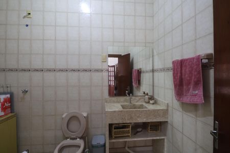 Casa à venda com 345m², 4 quartos e 5 vagasBanheiro de serviço