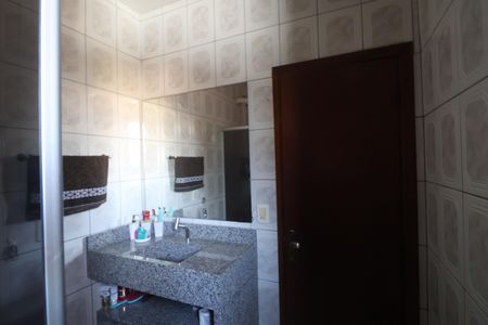 Casa à venda com 345m², 4 quartos e 5 vagasBanheiro