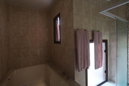 Casa à venda com 345m², 4 quartos e 5 vagasBanheiro da Suíte