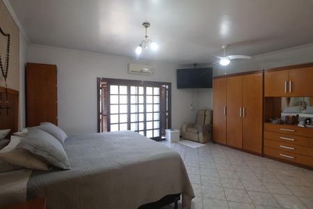 Casa à venda com 345m², 4 quartos e 5 vagasSuite