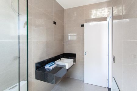 Casa à venda com 261m², 4 quartos e 2 vagasBanheiro da Suíte