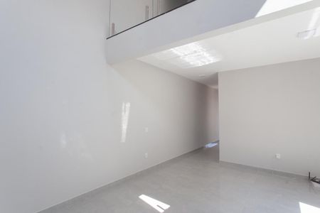 Sala de casa à venda com 4 quartos, 255m² em Heliópolis, Belo Horizonte
