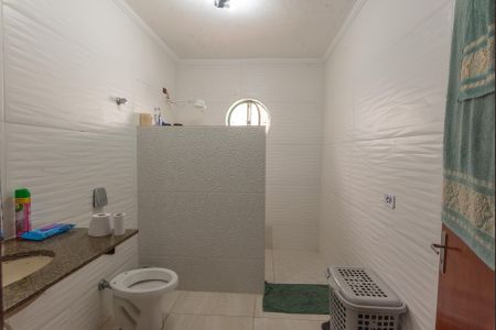 Casa à venda com 165m², 3 quartos e 5 vagasBanheiro da Suíte 2