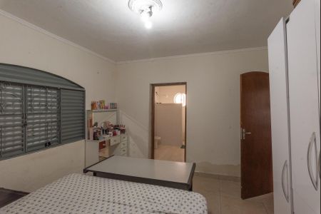 Casa à venda com 165m², 3 quartos e 5 vagasSuíte 2