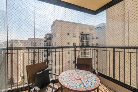 Sala de apartamento à venda com 2 quartos, 68m² em Jardim Tupanci, Barueri