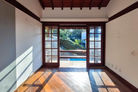 Casa de condomínio para alugar com 326m², 3 quartos e 3 vagasSuíte 1